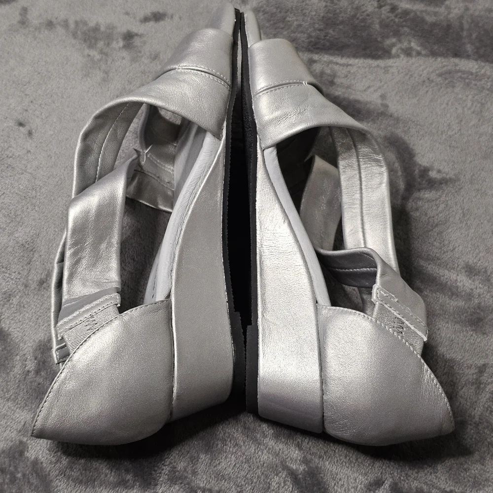 David Tate Silver Women's Wedge Sandals Size 8.5WW. Leather Upper‎